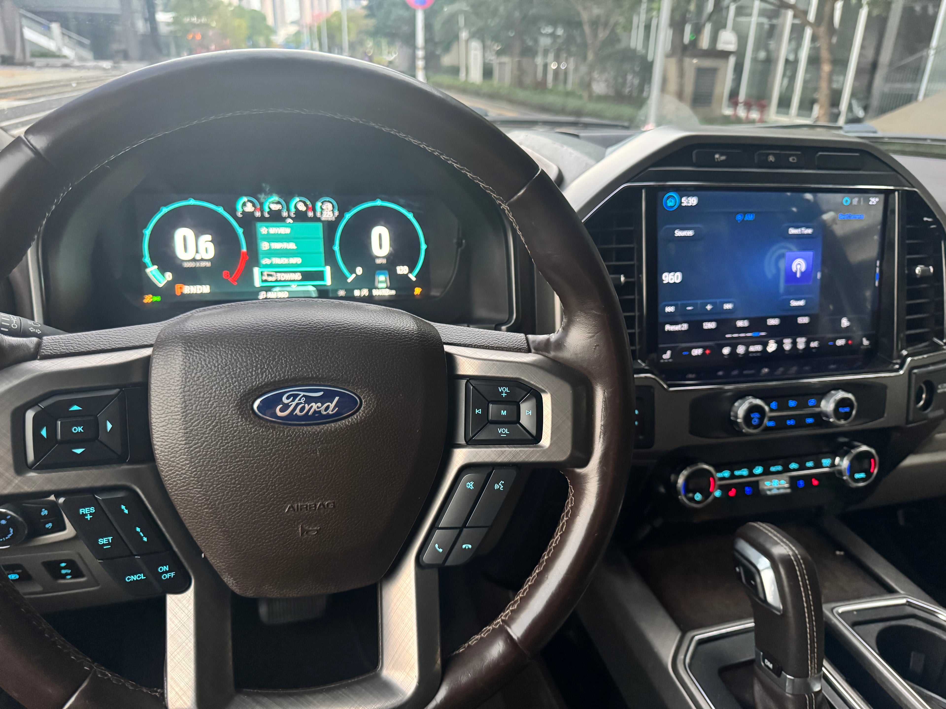 Load video: OEM F-150 F-250 12'' screen sync4 upgrade